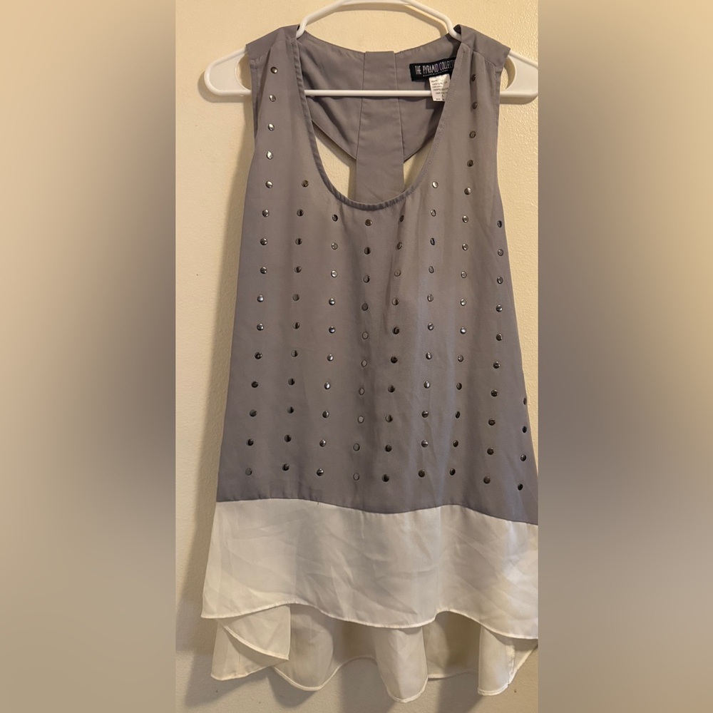Elegant Gray and White Women's Sleeveless Shirt Size Large